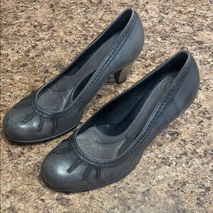 EUC WORN ONCE Nurture Women's Classic Dark Gray Mid-Heel Pumps 6.5